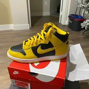 Black varsity maize dunks. Brand new never worn
